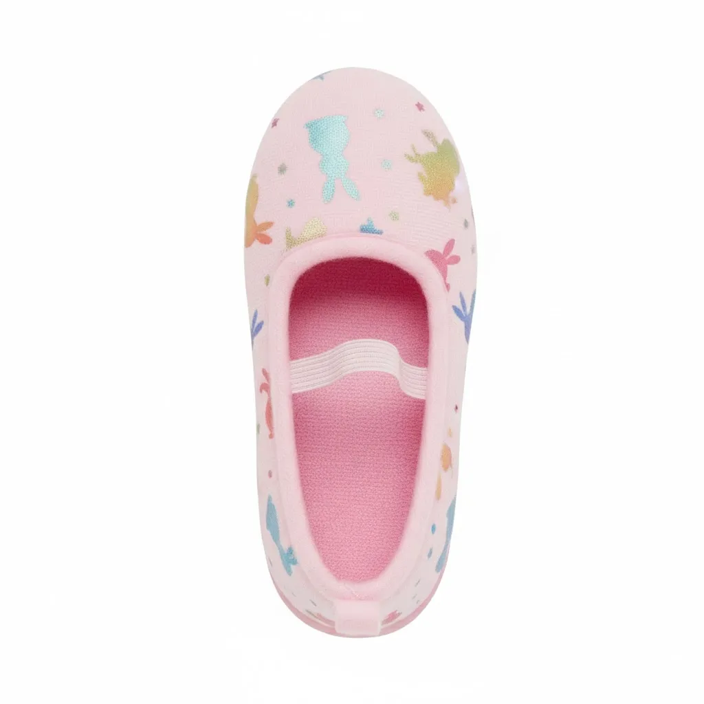 Bunny Pattern Slippers – Back Design Back design of bunny pattern girls injection molded indoor slippers