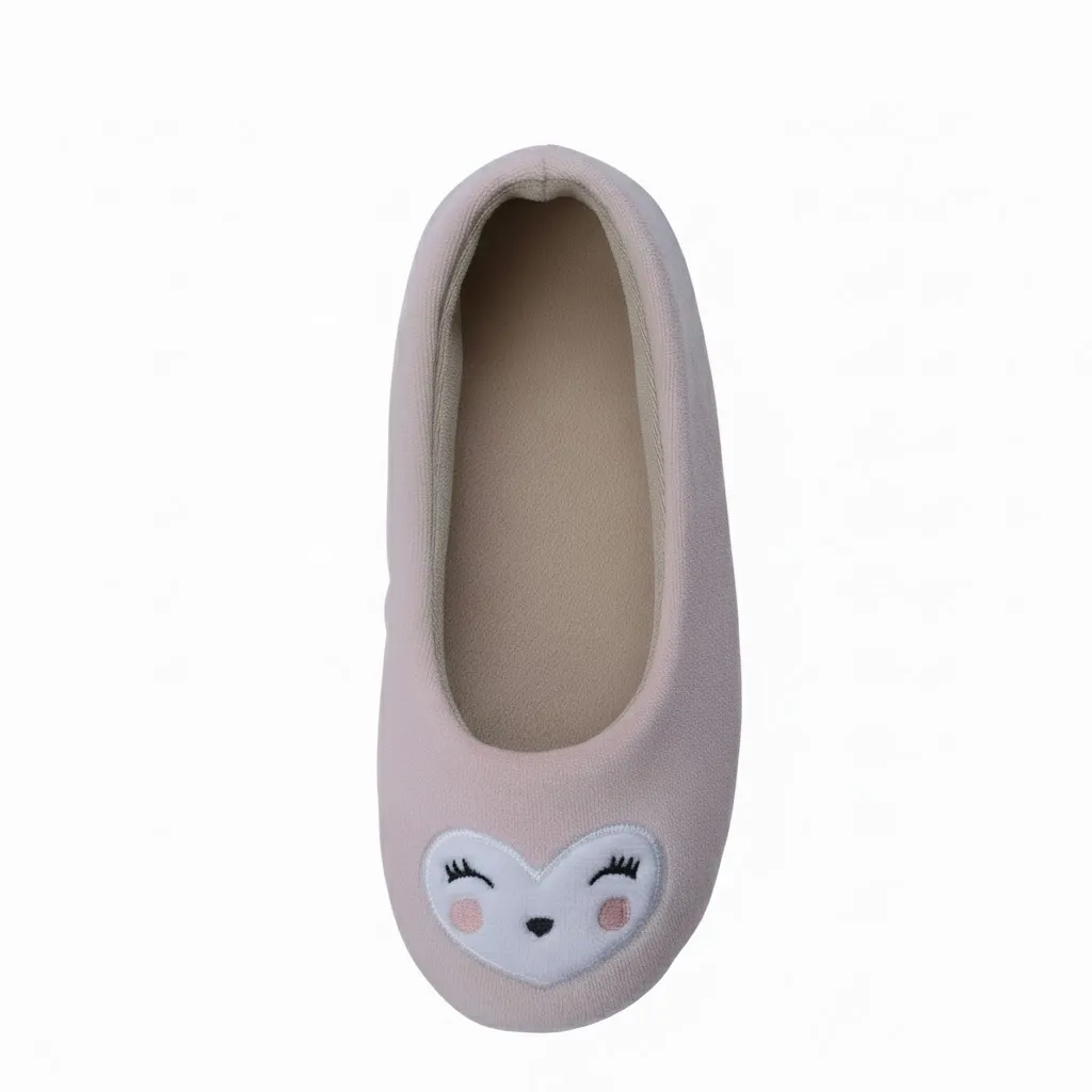 Cute Heart-Faced Girls Indoor Slippers – Front View Cute heart-faced girls indoor slippers with plush texture for wholesale