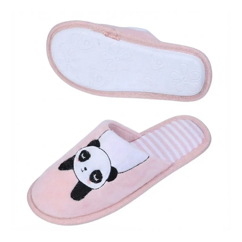Sole Texture – Girls Indoor Slippers Textured outsole of cute panda girls indoor slippers