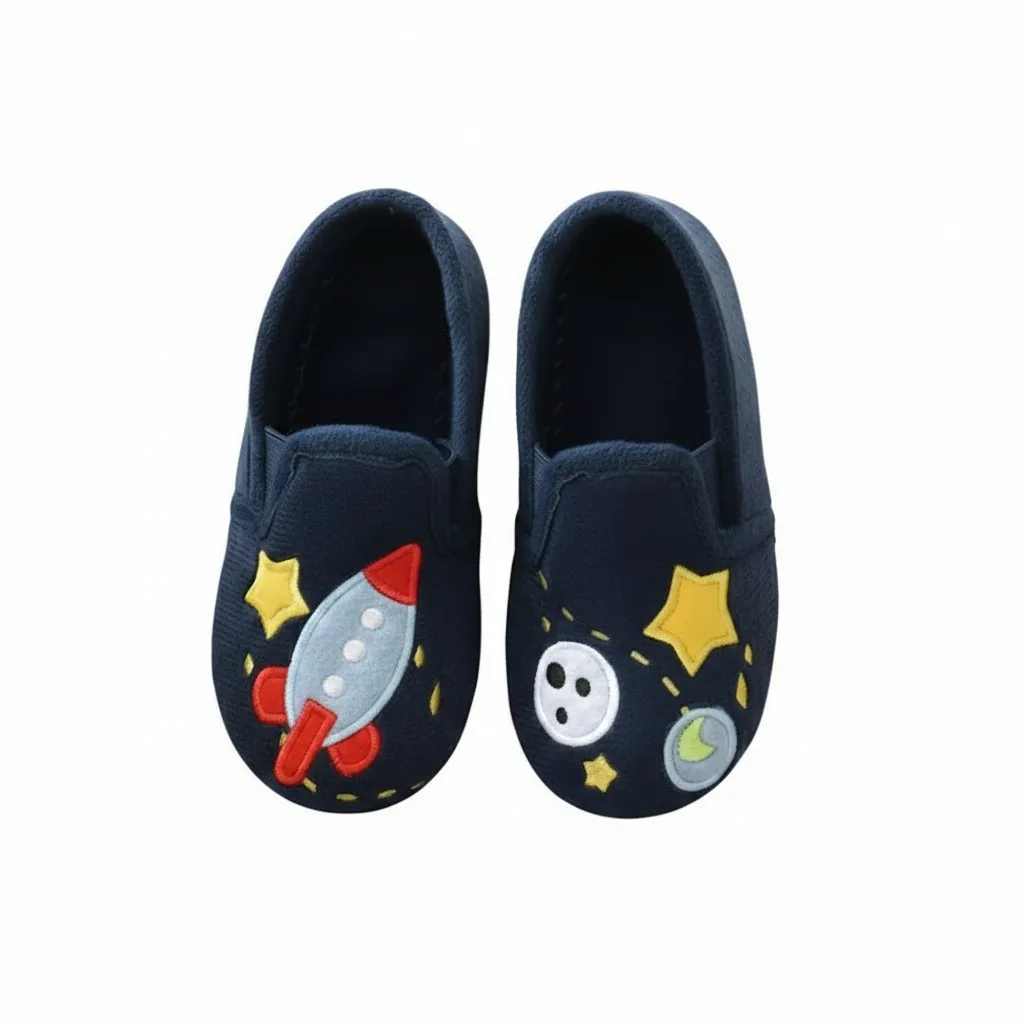 Space Rocket Indoor Slippers – Top View Top view of kids indoor slippers featuring space rocket pattern