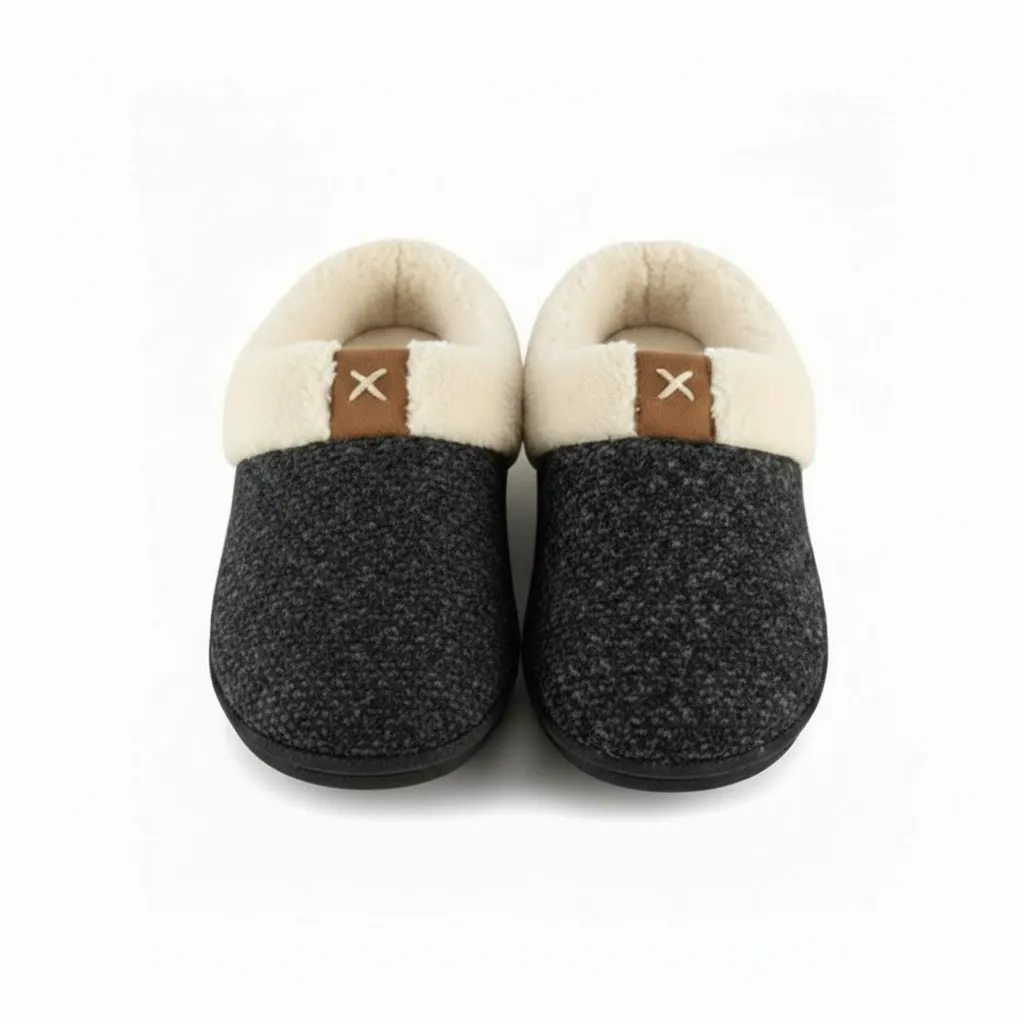 Black Women’s Fleece Lined Indoor Slippers – UT-WS1001 Front view of black women’s fleece lined indoor slippers model UT-WS1001