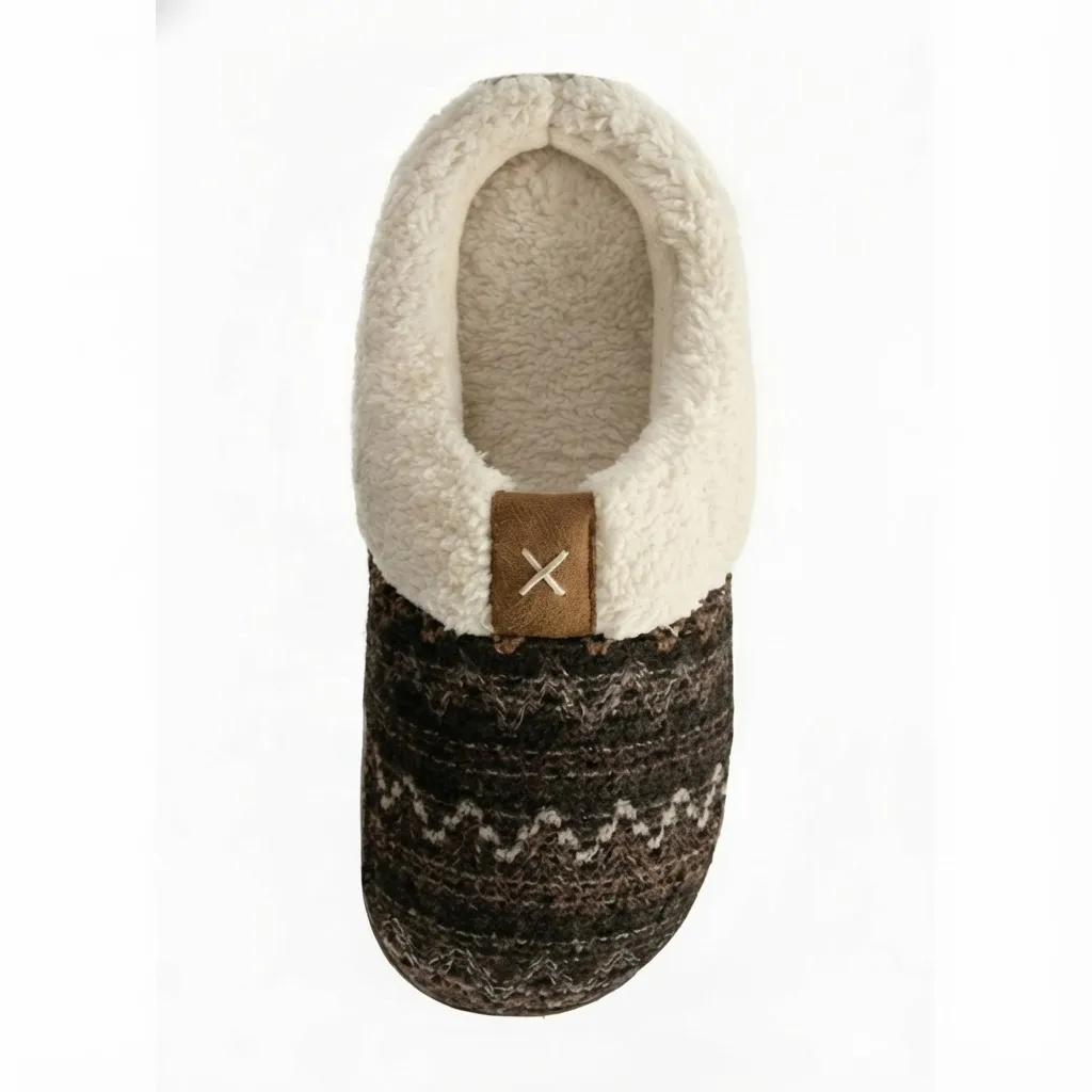 Brown Slippers Top View – UT-WS1001 Top view of brown fleece lined women’s house slippers
