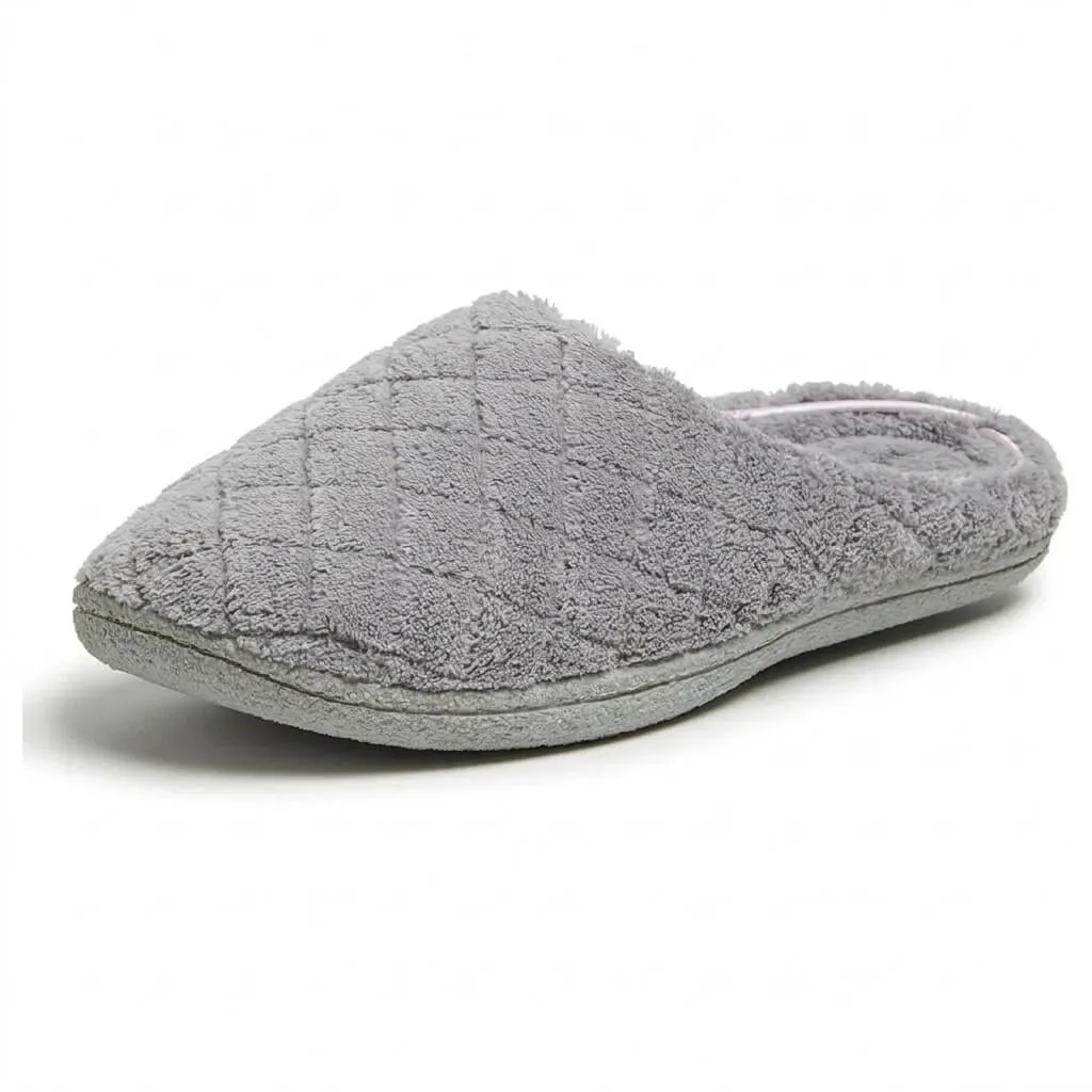 Grey Waffle Slippers Side View – UT-WS1003 side view of grey breathable waffle weave slippers for women wholesale waffle slippers