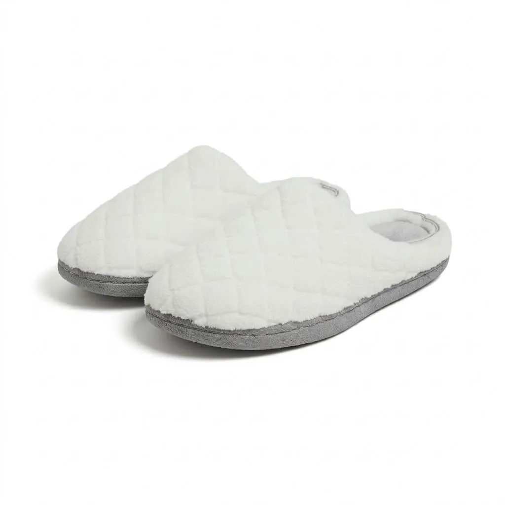 front view of white women’s waffle weave bedroom slippers model ut-ws1003 wholesale waffle slippers
