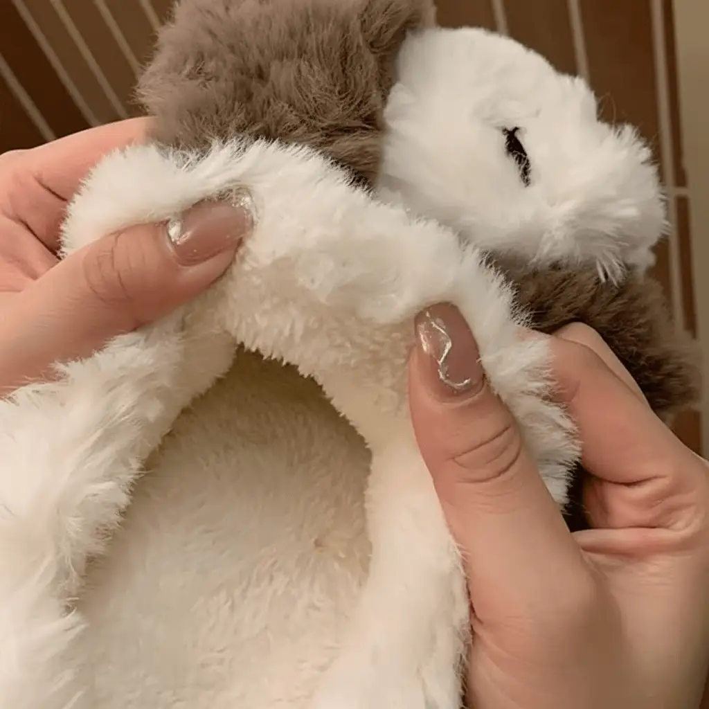 White Inner Padding – UT-WS1025 cushioned inner padding for extra comfort 3D Puppy Plush Slippers