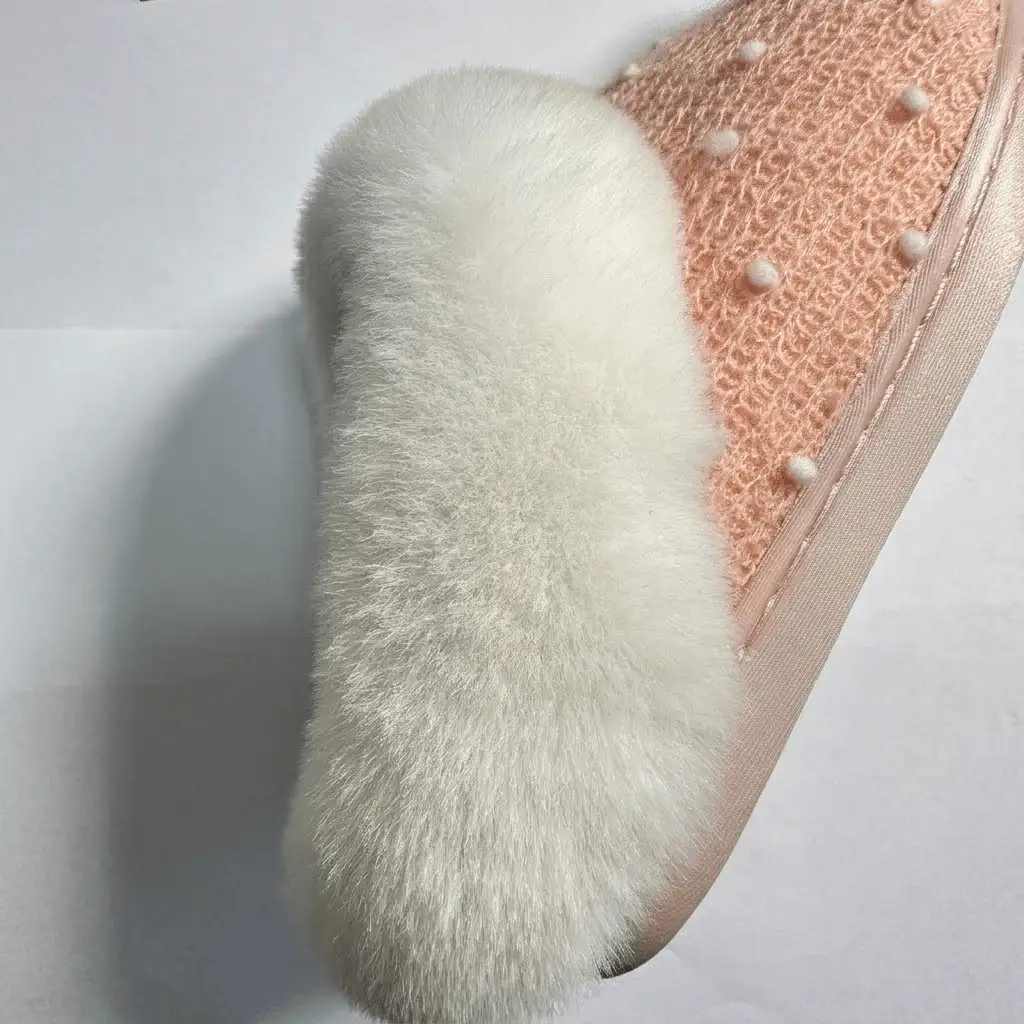High-gram-weight faux fur and premium knit fabric impacting custom indoor slipper manufacturing cost